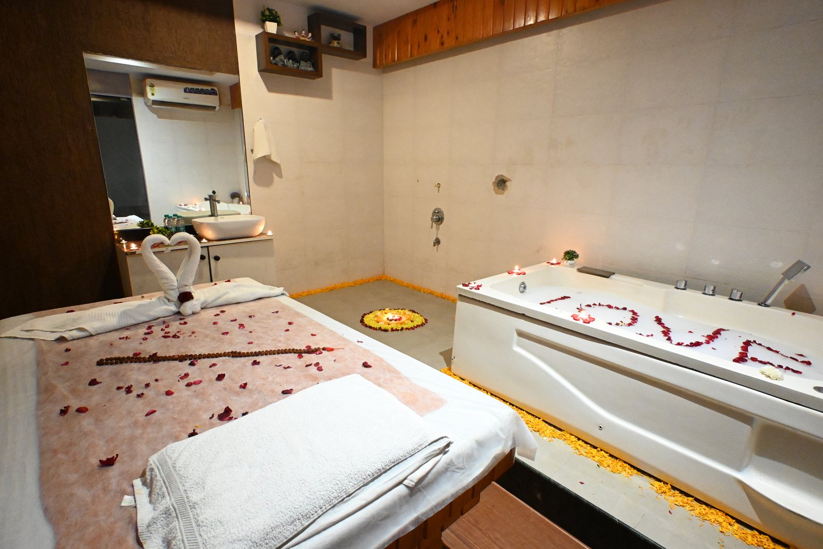 Premium massage setup at Royal Oak Spa Thane