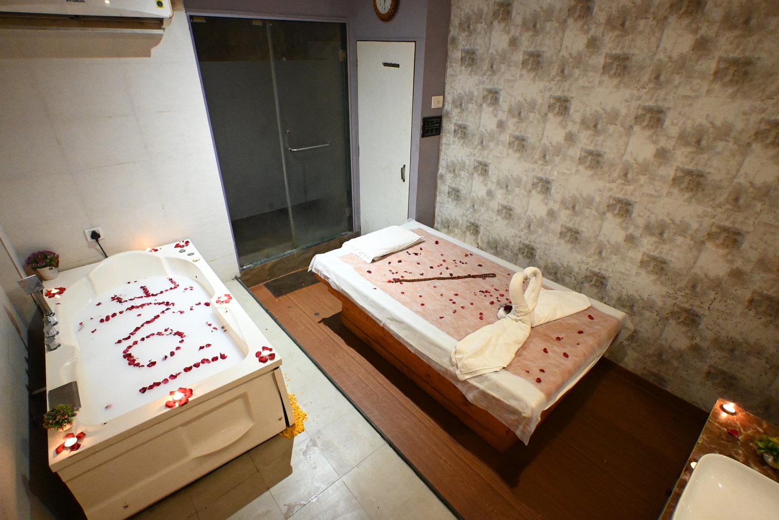 Calm spa interior in Manpada Thane West